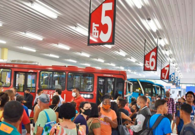 Homem agredide mulher trans após descordo de pagamento na Rodoviária