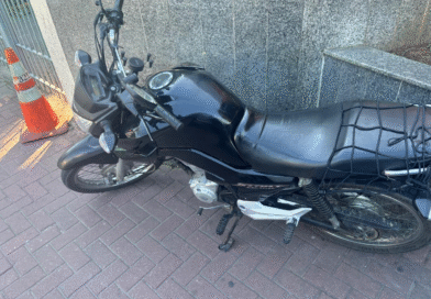Moto clonada é apreendida pelo PROEIS em Itaocaia Valley