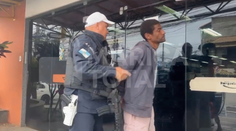 CPRv prende suspeito com rádio transmissor na RJ-106