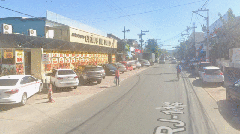 Acidente entre carro e moto deixa uma vítima no Centro de Maricá