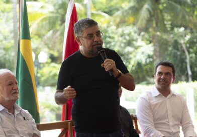 Maricá firma parceria Brasil–China para construir fábrica de tratores em modelo inédito de PPPP