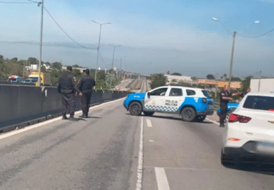 Confronto entre policiais e criminosos interdita BR-101 em São Gonçalo