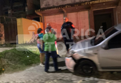 Carro e ônibus da Amparo colidem na RJ-106