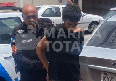 Suspeito de envolvimento em sequestro é encontrado em casa abandonada e preso com rádio transmissor em Maricá