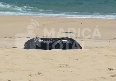 Corpo é encontrado na faixa de areia da Barra de Maricá