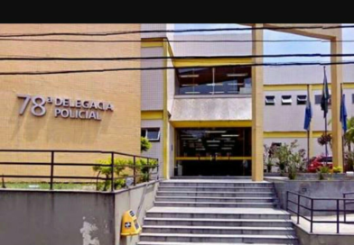 Homem é preso em flagrante dentro de delegacia após tentar intimidar enteada vítima de estupro