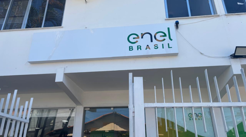 Moradores de Maricá protestam contra cobrança de R$ 4,20 por 2ª via da Enel