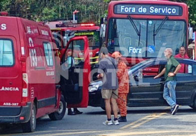 Acidente entre carro e ônibus “Vermelhinho” deixa ferido no Bairro da Amizade
