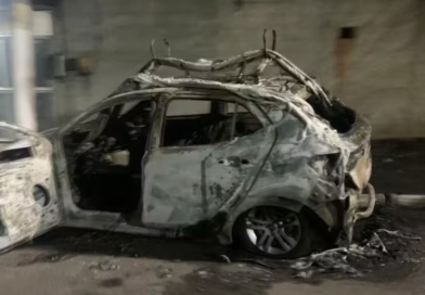 Carro de empresa de internet é incendiado por criminosos em Itaboraí