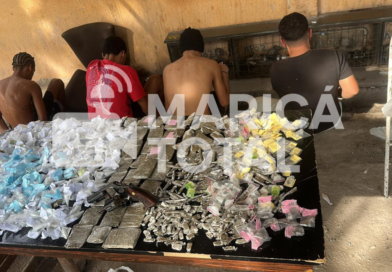 Operação da PM termina com quatro detidos e apreensão de arma e drogas em Itaipuaçu