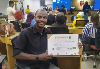 Jornalista Tiago Souza recebe Medalha Estadista Nelson Mandela em São Gonçalo