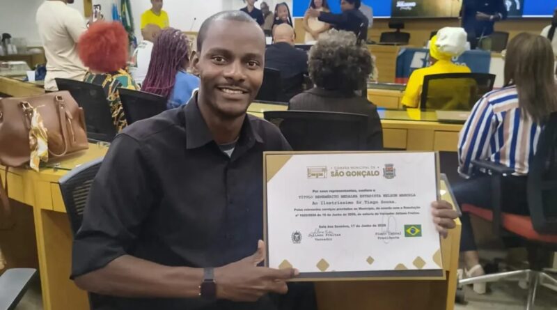 Jornalista Tiago Souza recebe Medalha Estadista Nelson Mandela em São Gonçalo