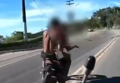 Moto roubada é recuperada após perseguição, acidente e tentativa de fuga em Saquarema