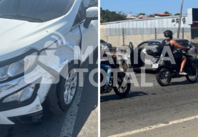 Acidente com três carros deixa trânsito lento na RJ-106 em São José