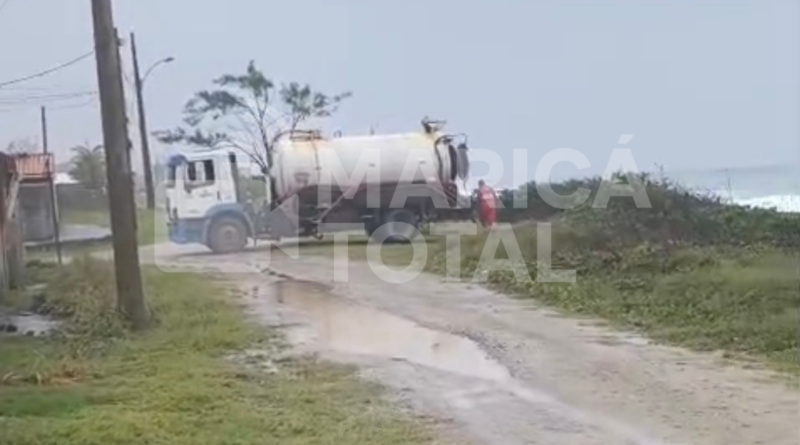 Somar realiza limpeza e desobstrução de drenagem após alagamentos na Praia da Barra