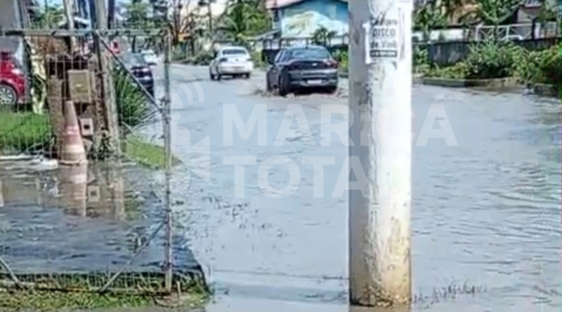 Rua Professor Cardoso de Menezes volta a alagar após fortes chuvas em Maricá