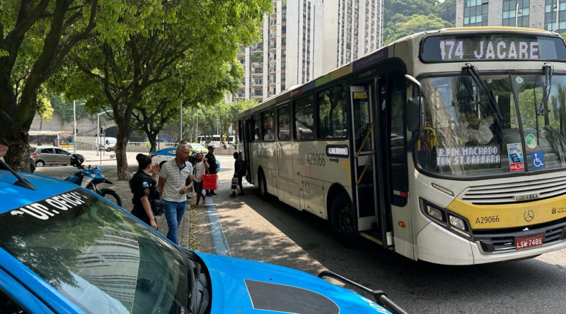 PM acusado de tortura em ônibus já havia sido denunciado por ocorrência com fuzil em Itaipuaçu