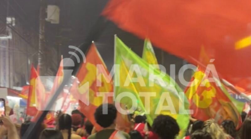 Manifestação em apoio a Lula reúne trabalhadores no Centro de Maricá