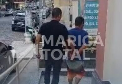 Homem é preso em flagrante após agredir companheira e tentar incendiar casa em Saquarema