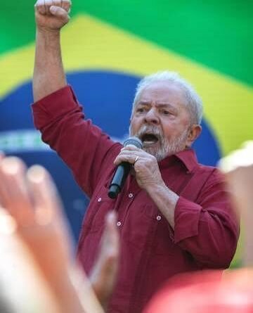 Lula vence segundo turno e é reeleito presidente do Brasil