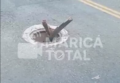 Moradores denunciam bueiro sem tampa na Avenida Carlos Marighella, em Itaipuaçu
