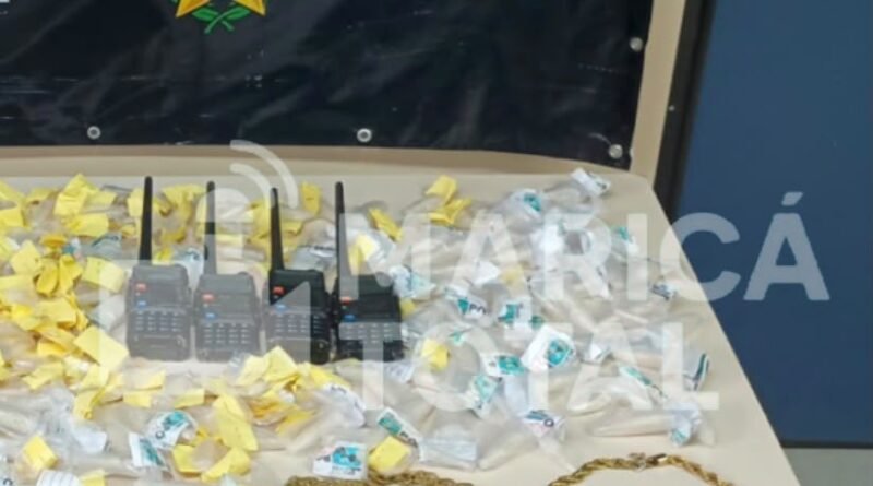 Polícia Civil prende dois homens e apreende adolescente em operação contra o tráfico na Favela da Linha, em Maricá