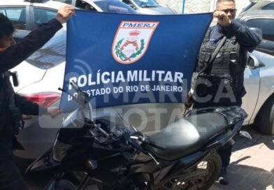 Motocicleta com registro de roubo é recuperada pela PM em Maricá